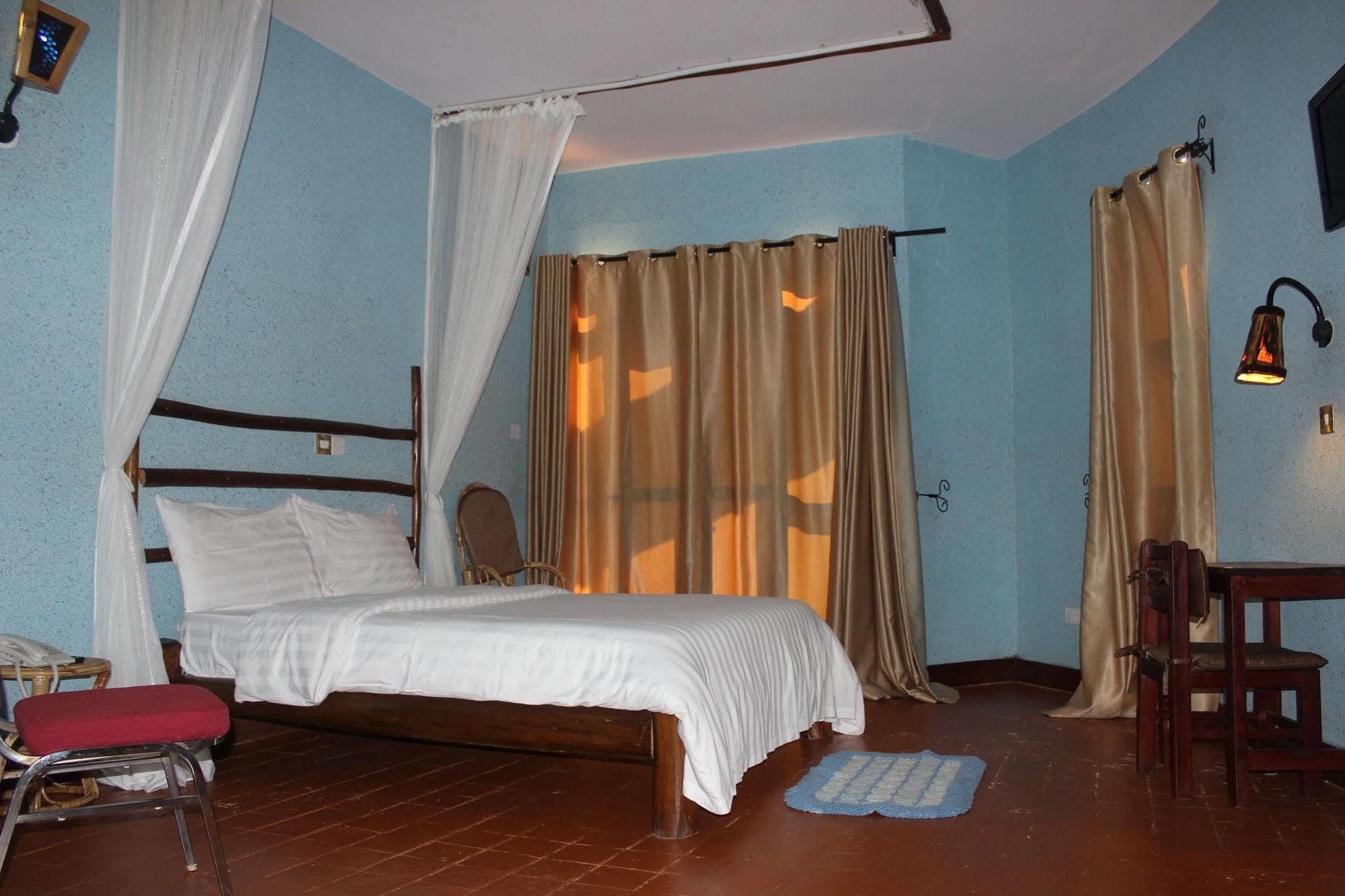 Sky Beach Hotel Entebbe Exterior foto