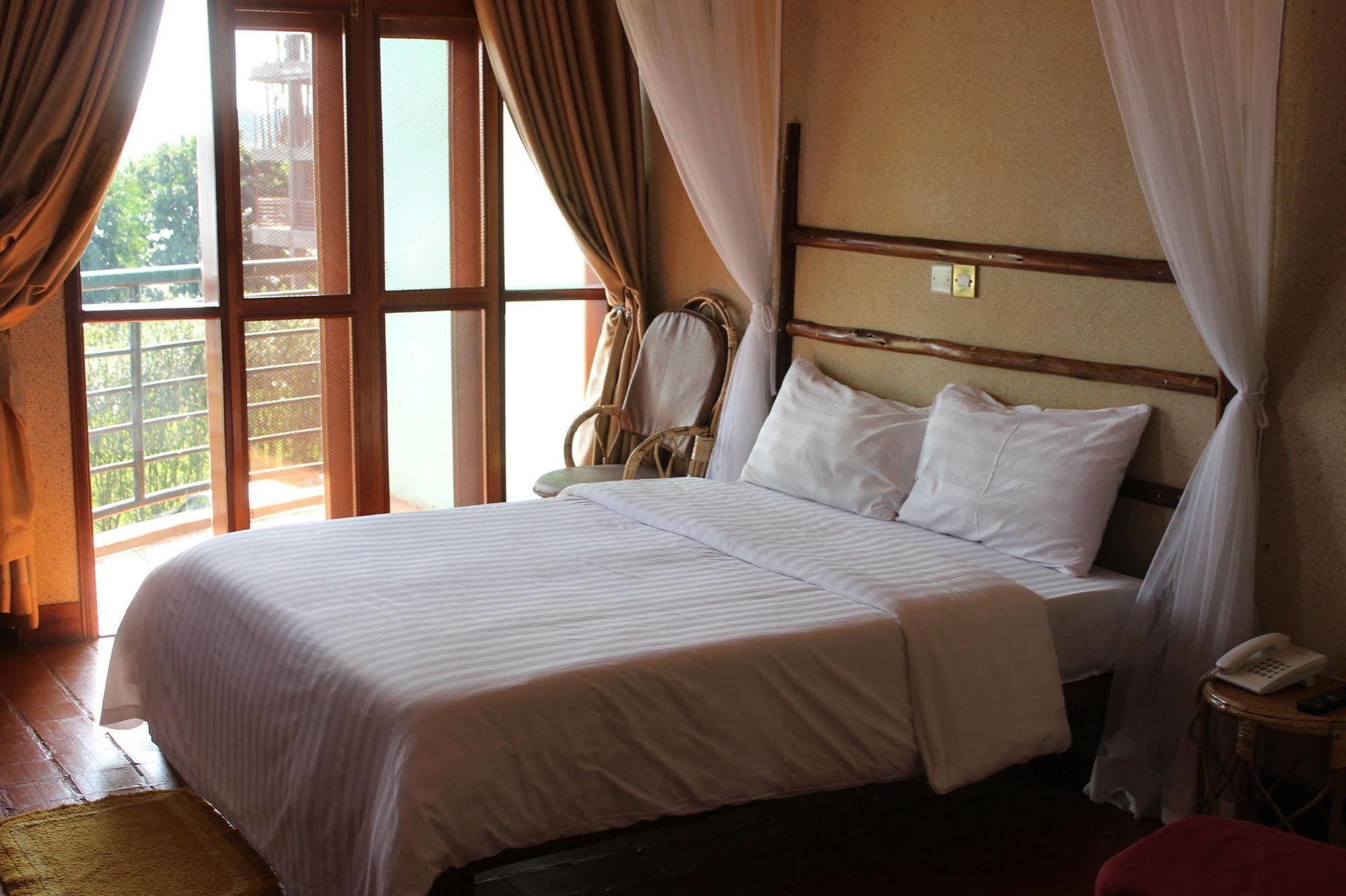 Sky Beach Hotel Entebbe Exterior foto
