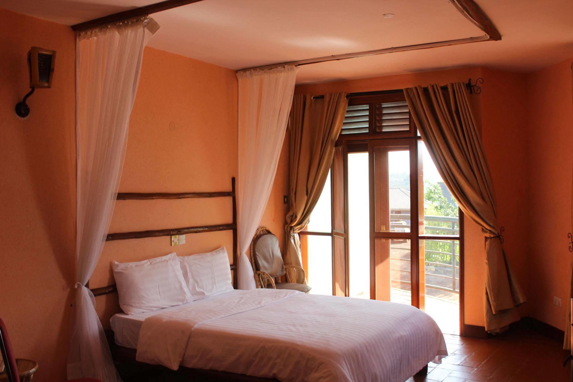 Sky Beach Hotel Entebbe Exterior foto